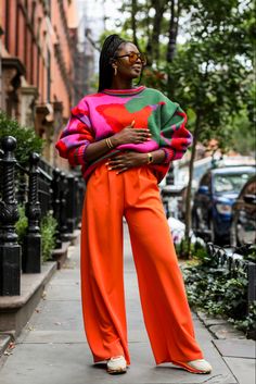 Fashion Brownstones NYC Style Blogger Black Women Colorful Fashion Winter, Dopamine Dressing Office, Women Executive Fashion, Bright Monochrome Outfit, Dopamine Work Outfits, Colorful Patterned Outfits, Colorful Fashion Black Women, Creative Elegant Outfit, Colorful Chunky Sweater