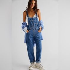 Free people ziggy denim overalls Birkenstock Clogs Outfit Fall, Long Jumpsuit Casual, Birkenstock Clogs Outfit, Clogs Outfit Fall, Denim Suspenders, Casual Work Pants, Clogs Outfit, Chique Outfit, Moda Denim