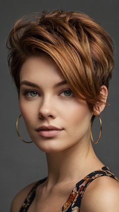 Stunning Blunt Cut with Fall Hair Color Ideas Red And Blonde, Fall Hair Color Ideas, Subtle Highlights, Faux Hawk, Hair Appointment, Copper Red, Fall Hair Color, Fall Hair Colors, Hair Color Ideas