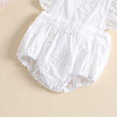 A beautiful little romper for your fairy tale princess! This gorgeously detailed outfit has a very nice floral details, darling ruffles sleeves and a matching headband! White Bubble Romper With Ruffles And Short Sleeves, White Flutter Sleeve Bubble Romper For Spring, Details Darling, Ruffles Sleeves, Fairy Tale Princess, Crochet Romper, Delicate Crochet, White Headband, Matching Headband