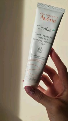 #skincare #moisturizer #skinhealth #avene Skincare Snapchat, Avene Cicalfate, Avene Skincare, Images Terrifiantes, Skincare Moisturizer, Skincare Store, Basic Skin Care Routine, Beauty Products Photography