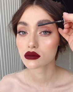 Red Lip Makeup Look Hooded Eyes, Makeup Ideas Baddie, Claudia Neacsu, Neutral Makeup Tutorial, Christmas Makeup Looks, Beauty Shooting, Christmas Makeup Ideas, Makeup Photo, Make Up Inspiration