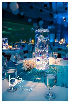 the centerpiece is made out of ice and snow flakes