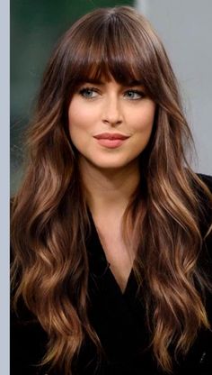 Cute Wispy Bangs, Wigs Curly Hair, Dakota Johnson Hair, Curly Hair Long, Rambut Brunette, Wigs Curly, Bangs With Medium Hair, Wispy Bangs, Long Hair With Bangs