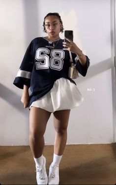 Black Women Jersey Outfit, Casual Arcade Outfit, Baloon Dress Outfits, Jersey Outfit With Skirt, Nba Courtside Fashion, Oversized Jersey Outfit Women, Bubble Skirt Outfit Black Women, Tennis Skirt Outfit Black Women, Puffy Skirt Outfit