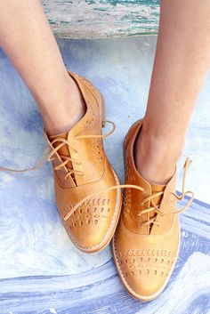 Heartbreak. Handmade bohemian style leather oxfords with details – ELF Pastel Leather, Oxford Shoes Outfit, Fall Winter Shoes, Handmade Leather Shoes, Women Oxford Shoes, Ladies Dress Design, Leather Flats, High Heel Pumps, Vintage Shoes