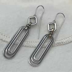 Retired Two Tone Sterling Silver And Bronze Earrings Avery 925 Markings On The Hooks 2” Long Paperclip Earrings, James Avery Jewelry, Bronze Earrings, James Avery, Earrings Color, Jewelry Tutorials, Paper Clip, Wire Jewelry, Two Tone