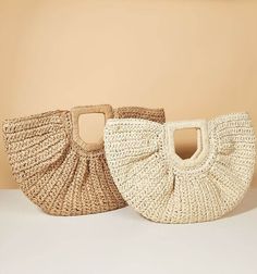 A must-have handbag for those sunny days and beyond. Crafted with natural raffia material, this curved handbag exudes a charming and stylish appeal that's sure to elevate your summer look. Chic and On-Trend: Our Half-Moon Straw Bag features a curved design that adds a touch of modernity and elegance to your outfit. Stay on-trend with this fashionable and eye-catching handbag that complements your style flawlessly. Eco-Friendly Raffia Material: Embrace the beauty of nature with this handbag, as i Stella Bag, Straw Handbags, Straw Bags, Woven Tote Bag, Straw Tote, Casual Tote, Cute Bags, Woven Bag, Shopper Bag