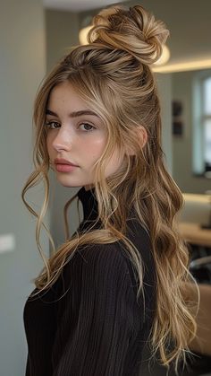 25 Long-Lasting Hairstyles for Any Hair Kind Hairstyles With Buns Half Up, Goddess Inspired Hairstyles, Fairy Hair Ideas, Stylish Bun, Half Bun Hairstyles, Fairy Goddess, Goddess Hair, Half Up Bun, Half Bun