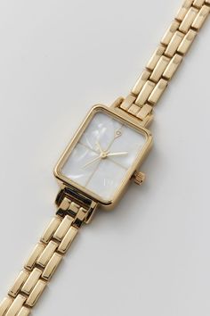 Small Square Watches Women, Rectangle Gold Watch, Dainty Watches For Women, Classic Watch Women, Rectangle Watch, Rectangle Face, Face Features, Gold Watches Women, Jewelry Accessories Ideas