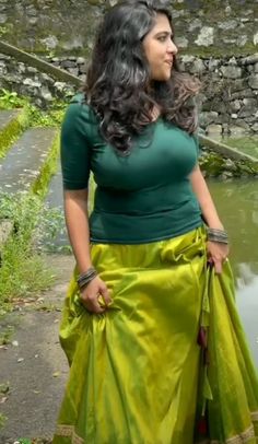 Hot Blouse, Indian Teen, Nice Pic, Malayalam Actress, Beautiful Dresses For Women, Indian Models, Indian Beauty Saree, Desi Beauty