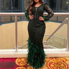 Fits Size 2-4 Nicely Fitted Emerald Green Dress Green Feather Dress, Emerald Green Dress, Green Feather, Emerald Green Dresses, Feather Dress, Emerald Green, Green Dress, Colorful Dresses, Emerald