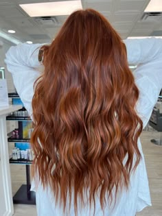 Cowboy Copper Hair Light Brown, Auburn Hair With Extensions, Cowboy Copper Hair Blonde Money Piece, Red Head Hair Ideas, Natural Red Head With Low Lights, Cowboy Copper Red Hair, Natural Red Hair With Lowlights Fall, Summer Hair For Red Heads, Red Lowlights In Red Hair