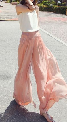 Chiffon Wide Leg Pants $29 (Inspiration for when I made wide leg pants because these look awesome!) Chiffon Palazzo Pants, Chiffon Pants, Bohemian Pants, Mode Tips, Maxi Styles, Long Summer Dresses, Pink Pants, Mode Inspiration