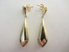 This is a pair of elegant long earrings. The condition is excellent. There are some very fine scratches that can be buffed by a jeweler. They were acid tested for 14k gold and stamped 14k B&M Turkey. Free USPS Shipping and Insurance ! Thanks for looking ! Long Earrings, Drawstring Bag, Jewelry Earrings Dangle, Solid Gold, Dangle Drop Earrings, Insurance, Dangle Earrings, Etsy Accessories, Jewelry Earrings