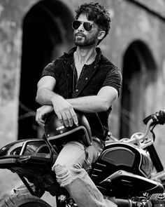 Bike Poses Men, Male Biker, Lifestyle Posing, Men Poses, Poses Men, Men Fashion Photoshoot, Biker Photography, Biker Photoshoot, Lightroom Presets For Portraits