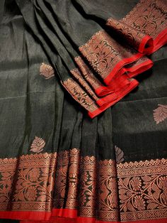 Gorgeous Black and Red Color Linen Silk Handloom Saree with floral buttis on the body of the saree with a grand pallu. Saree has Copper Zari Weaving. Item: SareeColor : Black and Red Base Fabric: Linen Silk Handloom Blouse piece : YesBlouse material: Linen Silk Handloom Fall & Edging: (Yes/No) : YesDisclaimer -:- Color variation is possible due to various reasons like phone or desktop setting, resolution etc. Please don't hold us responsible. Our aim is to put the exact color of the Saree.- If t Black Slub Silk Traditional Wear For Wedding, Wedding Black Slub Silk Traditional Wear, Black Slub Silk Saree With Cutdana, Black Slub Silk Saree Traditional Drape, Black Slub Silk Saree, Festive Black Slub Silk Saree, Festive Black Slub Silk Traditional Wear, Festive Slub Silk Traditional Wear For Rituals, Black Cotton Silk Pre-draped Saree For Festivals