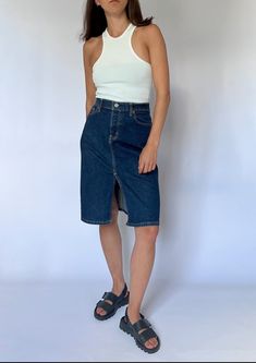 High Rise Dark Wash Denim Skirt For Everyday, High Rise Dark Wash Denim Skirt For Streetwear, High Rise Denim Skirt In Medium Wash For Streetwear, Cutoff Denim Skirt For Streetwear, Knee Length Denim Skirt Outfit, 90s Denim Skirt, Denim Skirt Knee Length, Knee Length Denim Skirt, Blue Suede Jacket