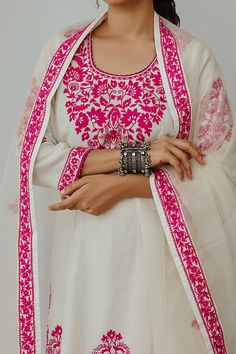 Buy Ivory Chanderi Hand Embroidered Aari Round Beaming Bee Kurta Sharara Set For Women by WABI SABI BY ANSHUM-RITESH Online at Aza Fashions. Unstitched White Choli With Dabka Work, White Anarkali Set With Straight Kurta For Traditional Ceremonies, White Chanderi Choli With Resham Embroidery, Traditional White Choli With Cutdana, White Choli With Dabka Work For Eid, Traditional White Designer Choli, White Choli With Resham Embroidery For Transitional Season, White Anarkali Kurta For Traditional Ceremonies, Transitional Season White Choli With Resham Embroidery