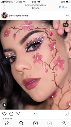 Flower Petal Eye Makeup, Creative Flower Makeup Looks, Make Up Fantasi Flora, Fairy Makeup Ideas Fantasy, Cute Face Painting Aesthetic, Flower Make Up, Flower Inspired Makeup, Flower Makeup Looks, Face Painting Aesthetic