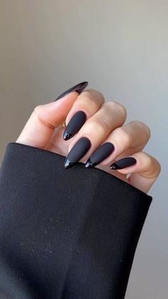 The edgy, dark aesthetic of grunge nails is taking 2025 by storm, combining elements of rebellion, art, and individuality. Click Below Read Full Post Nail Art For Beginners, Grunge Nails, Nail Design Inspiration, Blush Nails, Flower Nail, Flower Nail Art, Manicure Y Pedicure, Funky Nails, Chic Nails