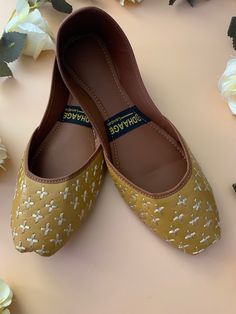 dhaage.london We Bring you our latest collection. These beautiful khussas/Juttis are handcrafted, incredibly soft and anti-slip sole. Comfort and style all in one!  UK WIDE FREE DELIVERY  . #jutti #khussa #shoes #punjabishoes #juttilovers #summer #desiclothes #casualshoes #indian #pakistani #desi #fashion #desifashion #kaleeray #accessories #tradionalshoes #handmade #summer #summervibes #wedding #desiwedding #partywear #eid #simplekhussa #pakistanifashion #punjabifashion #ladies #shoes Festive Mirror Work Flats, Meenakari Flats, Navratri Meenakari Flats, Meenakari Flats With Round Toe, Closed Toe Wedding Shoes With Gota Work, Ankle-length Flats With Zari Work, Leather Ballet Flats For Wedding, Navratri Closed Toe Flats With Mirror Work, Meenakari Closed Toe Flats