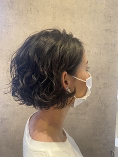 French Bob Thick Wavy Hair, Fine Wavy Bob, Bob Haircuts For Women Wavy Hair, Chin Length Bob Curly Hair, Chin Length Hair Curly, Hair Perm Short, Short Wavy Perm, Permed Hairstyles Short, Short Hair Perms