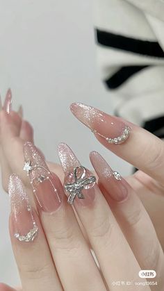 Diamond Nail Art, Rose Nail Art, Asian Nails, Nails Design With Rhinestones, Vibrant Nails