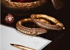 Kishandas Jewellery, Kundan Bangles, Bridal Jewelry Vintage, Indian Jewellery Design Earrings, Antique Jewelry Indian, Indian Jewelry Sets, Bangles Jewelry Designs