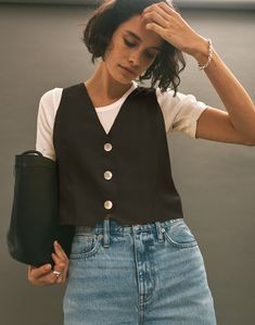 Katrina Crop Vest Top in Softdrape Black Vest Outfit, Vest Outfits For Women, Chaleco Casual, Crop Vest, Vest Crop Top, Summer Work Outfits, Cropped Vest, Vest Outfits, Mode Inspo