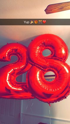 an image of the number twenty eight balloons