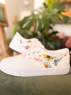 Cute white canvas sneakers with hand embroidery floral design! Made to order White Canvas Shoes Painting, Painting White Sneakers, Hand Embroidered Sneakers, White Shoe Designs Diy, Shoes Embroidery Design, Embroidery On Sneakers, Hand Embroidery On Shoes, White Lace-up Canvas Shoes For Spring, Casual Hand Painted White Custom Sneakers