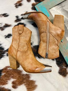 Dakota Steel Toed Booties | gussieduponline Yeehaw Outfits, Es Shoes, Western Shoes, Pink Clothes, Brown Accessories, Dream Fashion, Boho Boots, Western Aesthetic, Western Booties