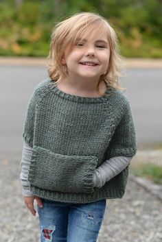 Velvet Acorn, Diy Tricot, Poncho Knitting Patterns, Kids Poncho, Knitted Wit, Bulky Yarn, Knitted Poncho, Sweater Knitting Patterns, Knitting For Kids