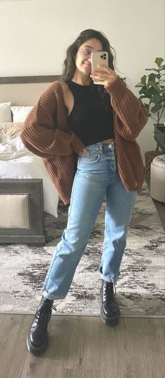 Outfit Ideas Straight Leg Jeans, Jeans And Docs Outfit Winter, Retro Mom Jeans Outfit, Straight Jeans And Doc Martens, Fits With Straight Leg Jeans, Mom Jean Autumn Outfit, Cardigan Doc Martens Outfit, Docs With Jeans Outfit, Mom Jeans And Doc Martens Outfit