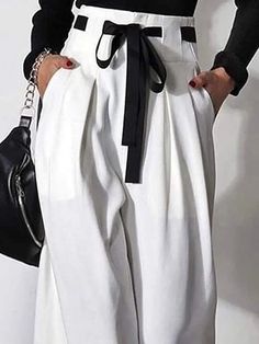 fashion-trends White Wide Leg Trousers, Casual Autumn Outfits Women, Pants Women Fashion, White Trousers, Loose Trousers, Casual Wide Leg Pants, Moda Vintage, Pleated Pants, Type Of Pants