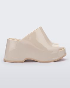 Side view of a Beige Melissa Patty platform mule. Punk Love, Punk Movement, Attention Seekers, Platform Mules, Current Trends, Viktor & Rolf, Jelly Shoes, Quirky Design, Kids Sale