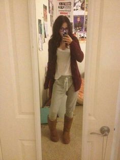 Sweats And Uggs Outfits, Lazy Winter Outfits, Long Cardigan Outfit, Acacia Clark, Lazy Outfit