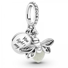 Glühwürmchen PANDORA Charm-Anhänger 799352C01 | Orotiamo Schmuck und Uhrmacherkunst Charms Pandora, Hanging Beads, Bracelet Pandora, Pandora Bracelet Charms, Bracelet Diy, Pandora Bracelets, Diy Schmuck, Dangle Charms, Pandora Bracelet