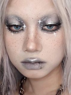 Eye Makeup Gems, Different Makeup Aesthetics, Punk Makeup Looks, Strange Makeup, Unique Makeup Looks, Steve Strange, Dramatic Eyeliner, Punk Makeup, Alt Makeup