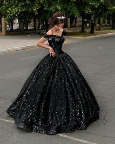 Ball Gown Black, Black Sequin Prom Dress, Gaun Abad Pertengahan, Black Ball Gown, Gown Black, Black Prom Dress, Black Prom, Ball Gowns Evening, Quince Dresses