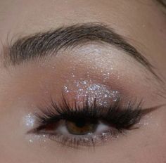 aesthetic glitter makeup Make Up Tattoo, Make Up Aesthetic, Make Up Nails, Up Aesthetic, Eyeliner Techniques, Maquillage On Fleek, Shimmer Eye Makeup, Up Nails