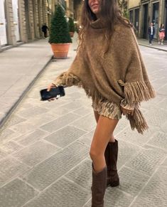 boho style outfit inspo Christkindle Market Outfit, Cute Warm Winter Outfits Going Out, Boho In Winter Outfit, Boohoo Chic Outfits, Winter Style Europe, Chic Winter Aesthetic, 2014 Boho Chic, Ranch Weekend Outfits, Bohemian Rock Style Boho Chic