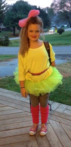 80s Halloween Costume!!! LOVE THE HAIR AND BIG BOW! 80s Costumes For Kids, Diy 80s Outfit, 80s Activities, Easy 80s Costume, 80s Costume Women, 80s Girl Costume, Decade Dance, 80s Halloween Costume