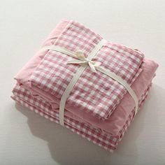 Gingham Bedding Set / Brown Pink Small Flat Beige Bed Sheets, Gingham Bedding, Bedding Set Green, Plaid Comforter, Stylish Bedding, Blue Bedding Sets, Bed Sheet Sizes, Beige Bed, Twin Xl Bedding