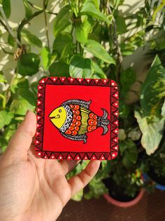 Madhubani painting Madhubani Fish, Madhubani Motifs, Object Painting, Making Frames, Pottery Plant Pots, Simple Wall Paintings, Plate Painting