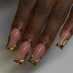 Gold chrome acrylic nails with 3D design. These press ons are perfect for a glamorous Gold Chrome Square Nails, Gold Chrome Nails Designs Square, Gold Crome Nails French, Gold Accent Nails Acrylic, Gold And Hot Pink Nails, Hot Pink And Gold Nails Design, Gold Drip Nails, Gold Chrome French Tip Nails, Gold Design Nails