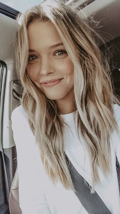 𝙥𝙞𝙣𝙩𝙚𝙧𝙚𝙨𝙩 : 𝙨𝙖𝙙𝙞𝙚_𝙫𝙞𝙙 Blonde Lowlights, Blonde Waves, Spring Hair Color, Beachy Waves, Spring Hairstyles