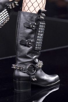 Gothic Cowgirl, 2018 Runway, Luxury Boots, Runway Shoes, Shoes Heels Classy, Heels Classy, Design Shoes, Runway Pictures