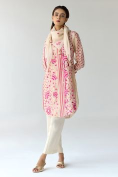 Almond pinkish white light chanderi short kurta with hand block prints and fabricated floral, sequins hand embroidery. Comes with georgette pant and scarf. - Aza Fashions Collar Kurta, Floral Stand, Edge Scarf, Kurta Pant Set, Short Kurta, Kurta With Pants, Scarf Pattern, Modern Bride, Pant Set